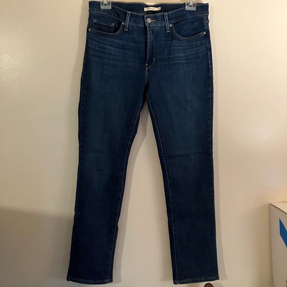 Levi’s 314 shaping straight jeans 32 inch waist